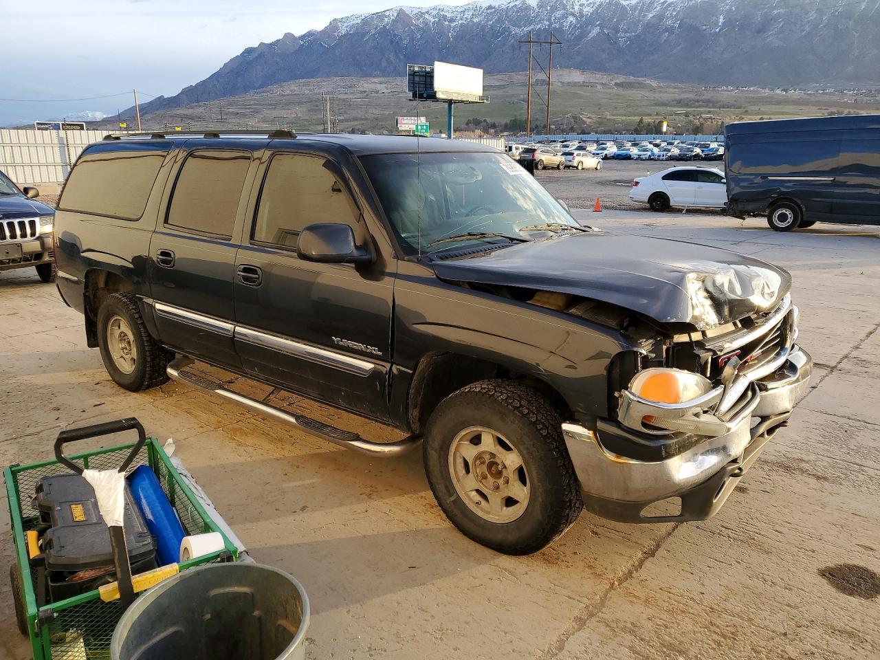 2004 GMC YUKON XL K1500 photo 4