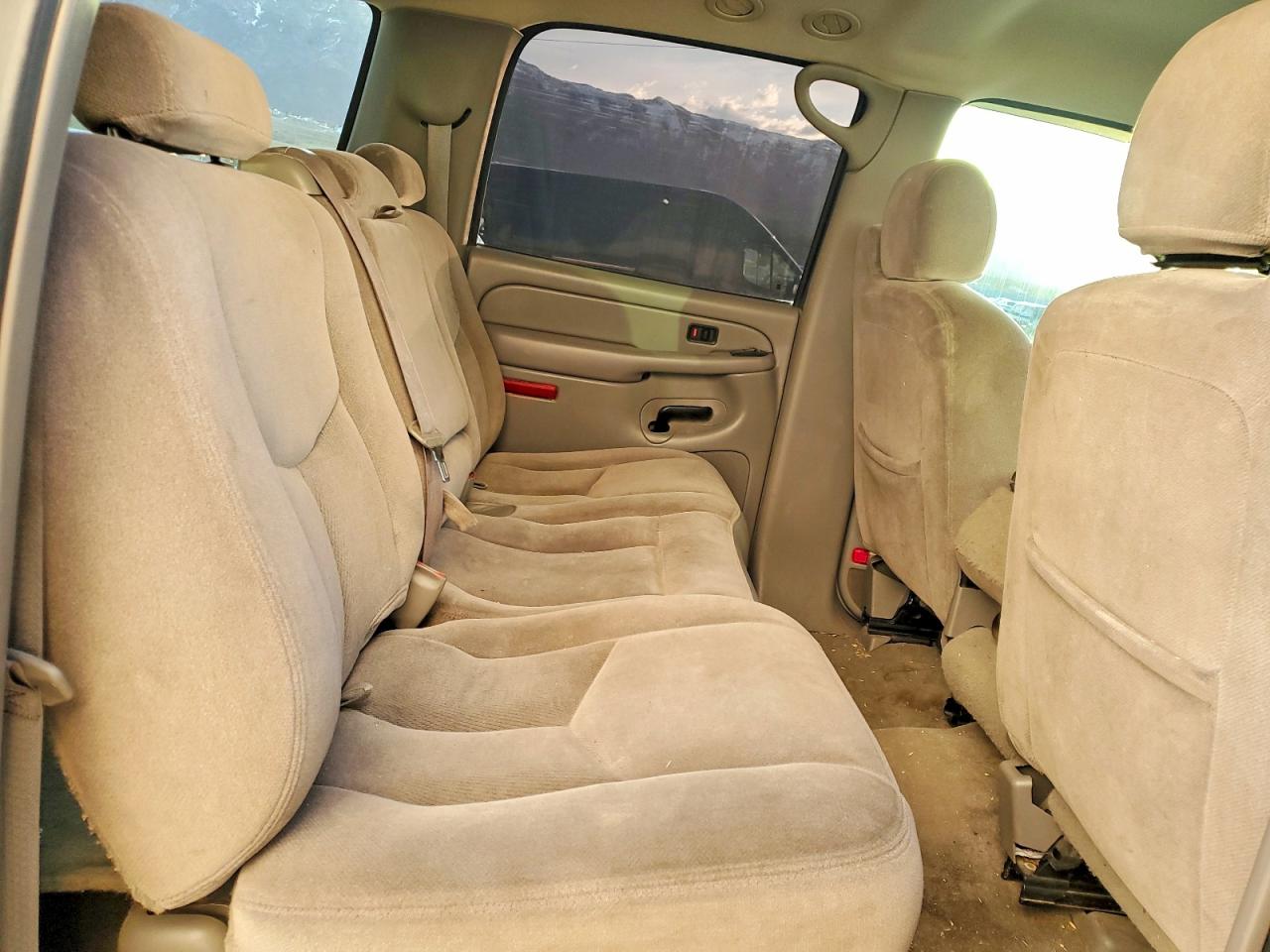 2004 GMC YUKON XL K1500 photo 10