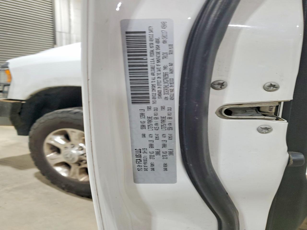 2019 RAM 3500 BIG HORN photo 12