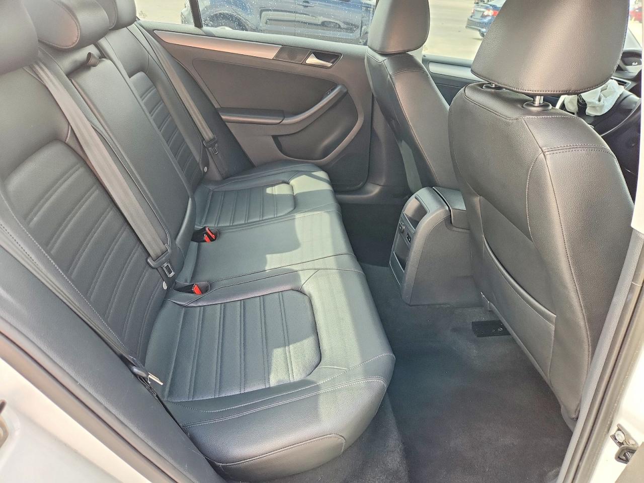 2014 VOLKSWAGEN JETTA SEL photo 28