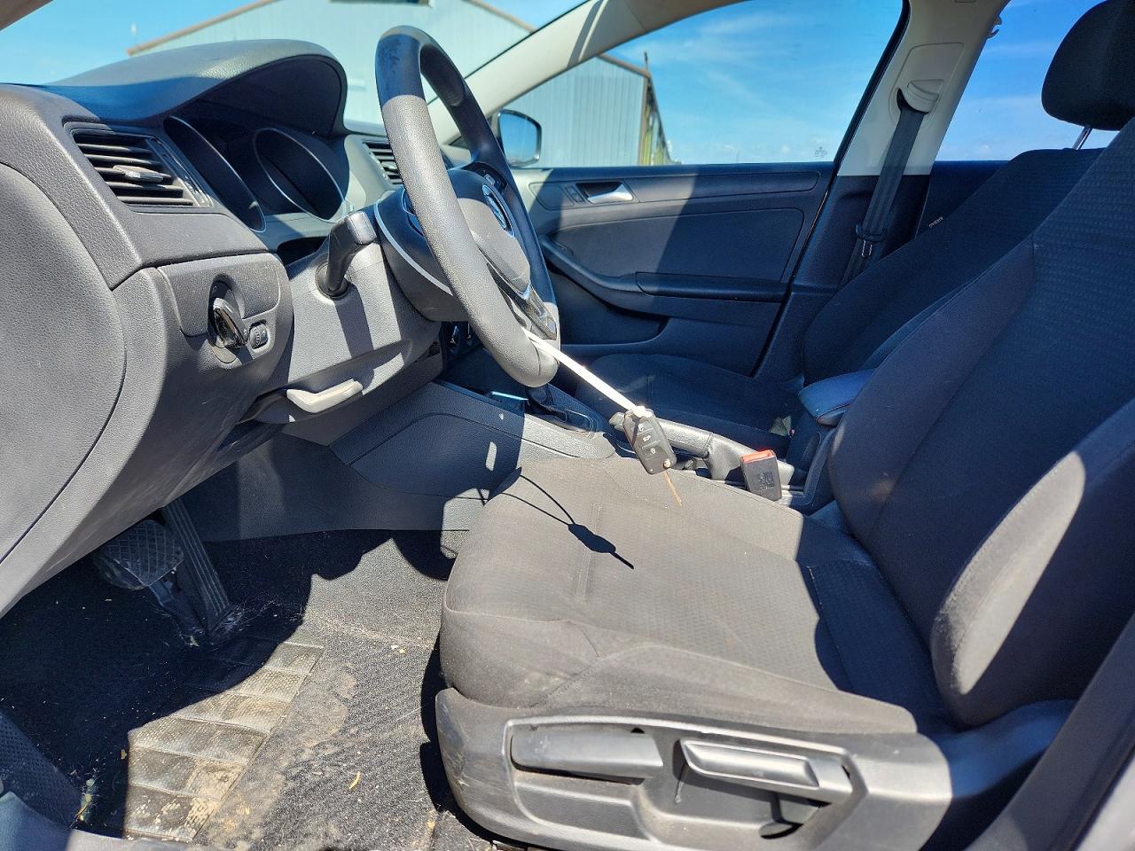 2015 VOLKSWAGEN JETTA BASE photo 25