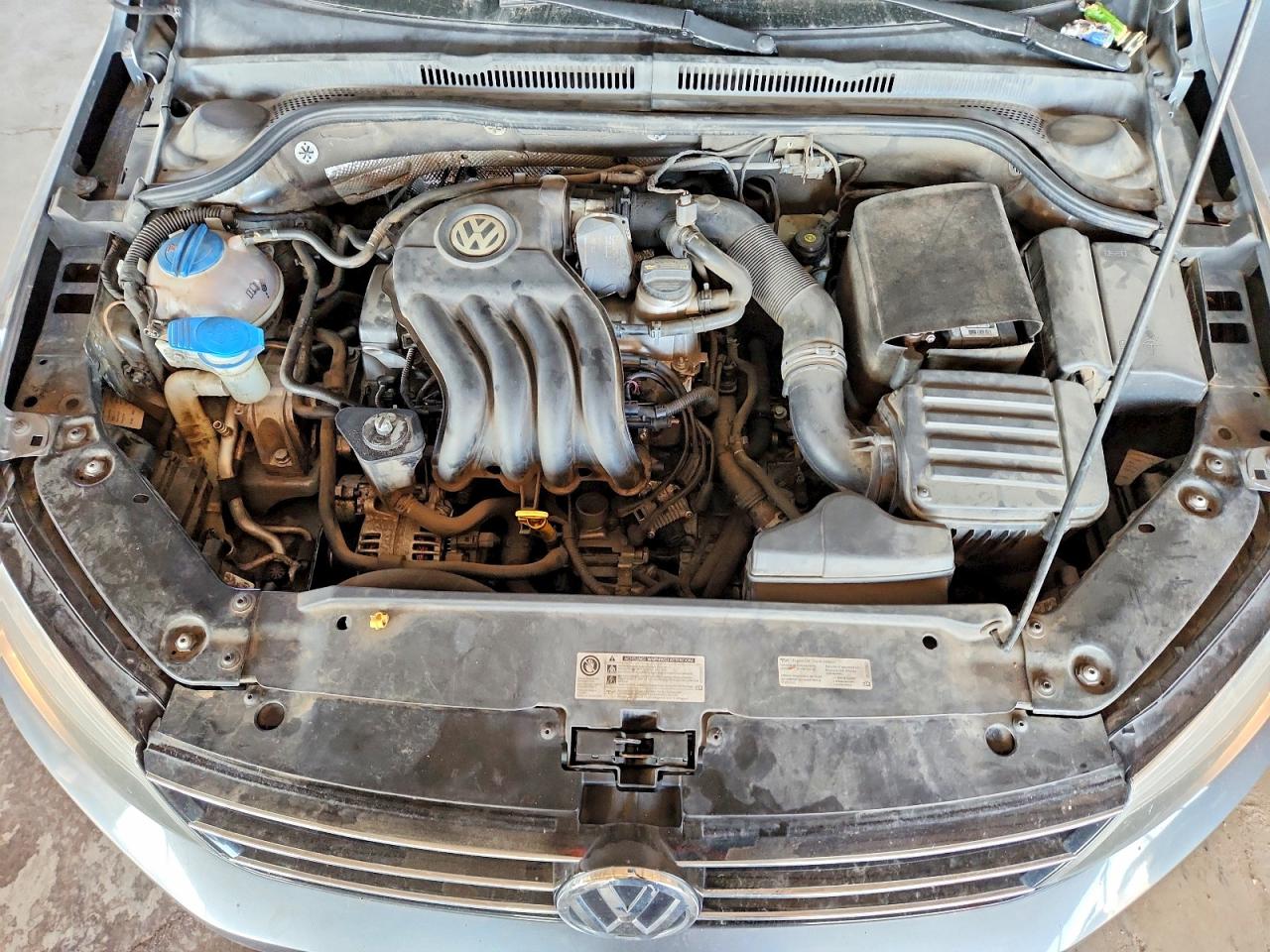 2015 VOLKSWAGEN JETTA BASE photo 41