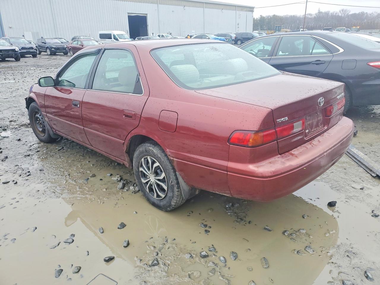 1999 TOYOTA CAMRY LE photo 3
