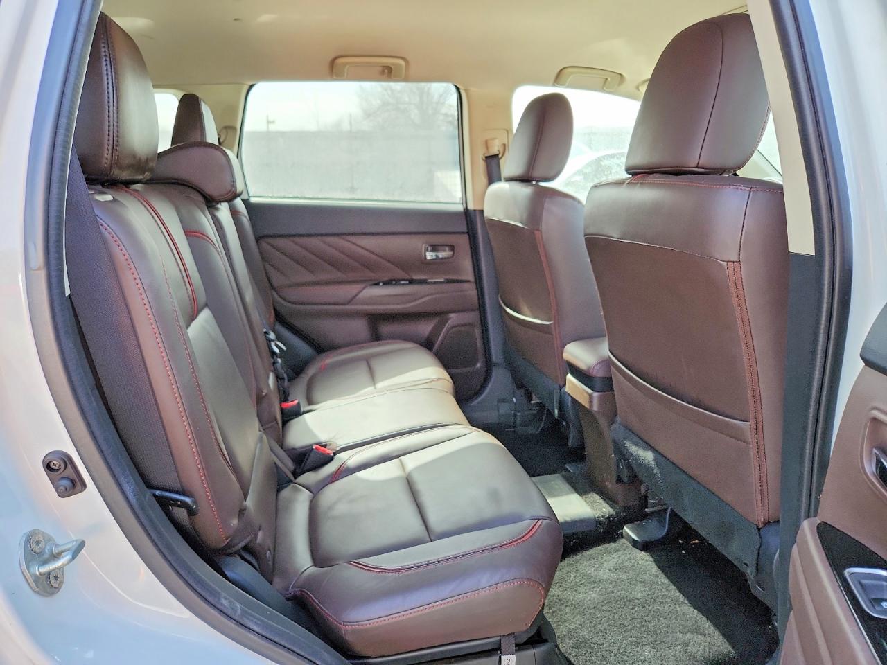 2018 MITSUBISHI OUTLANDER SE photo 10
