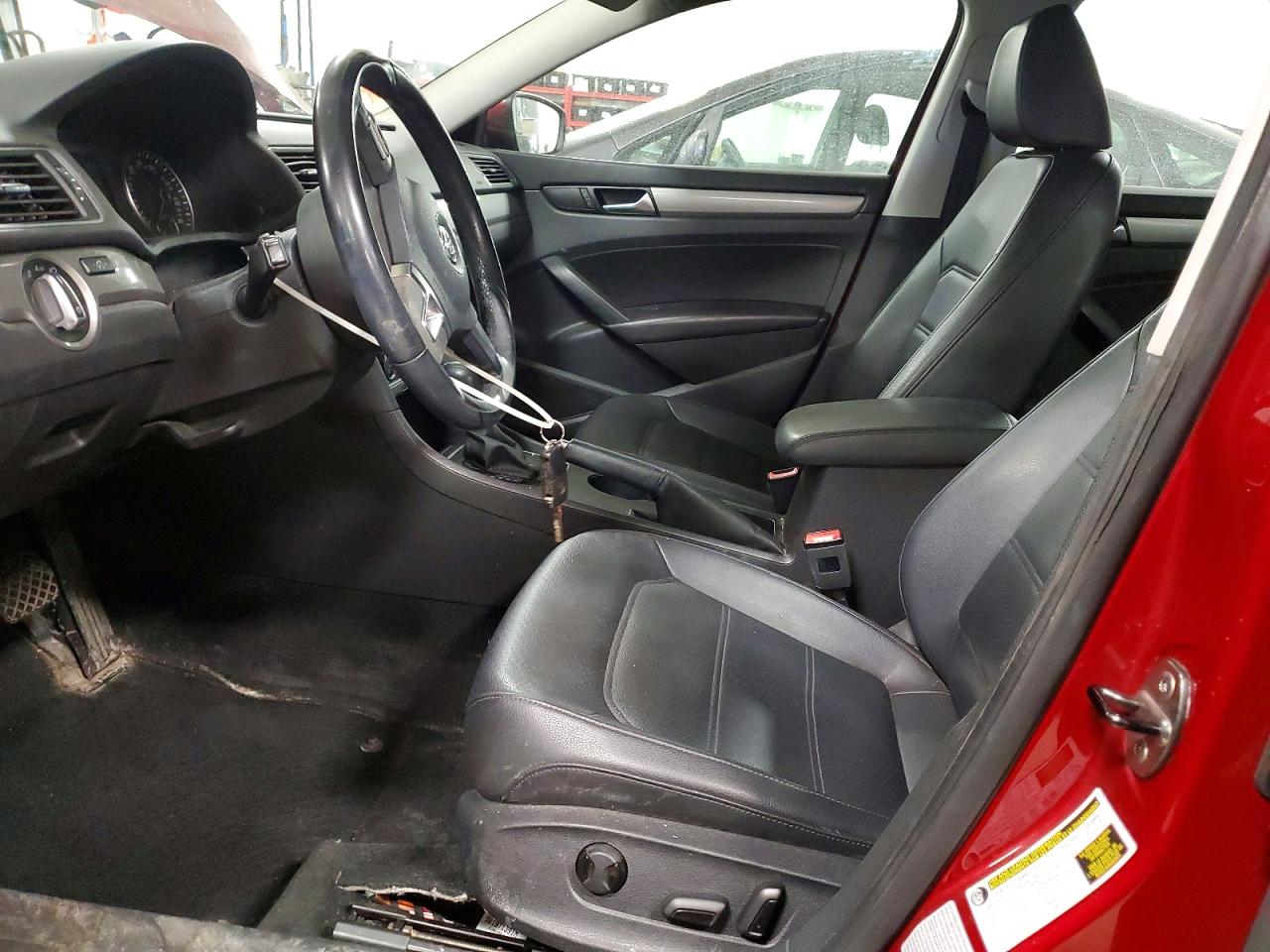 2015 VOLKSWAGEN PASSAT S photo 7