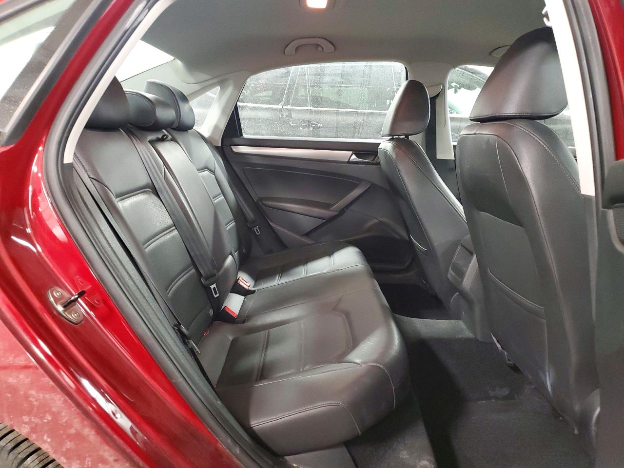 2015 VOLKSWAGEN PASSAT S photo 10