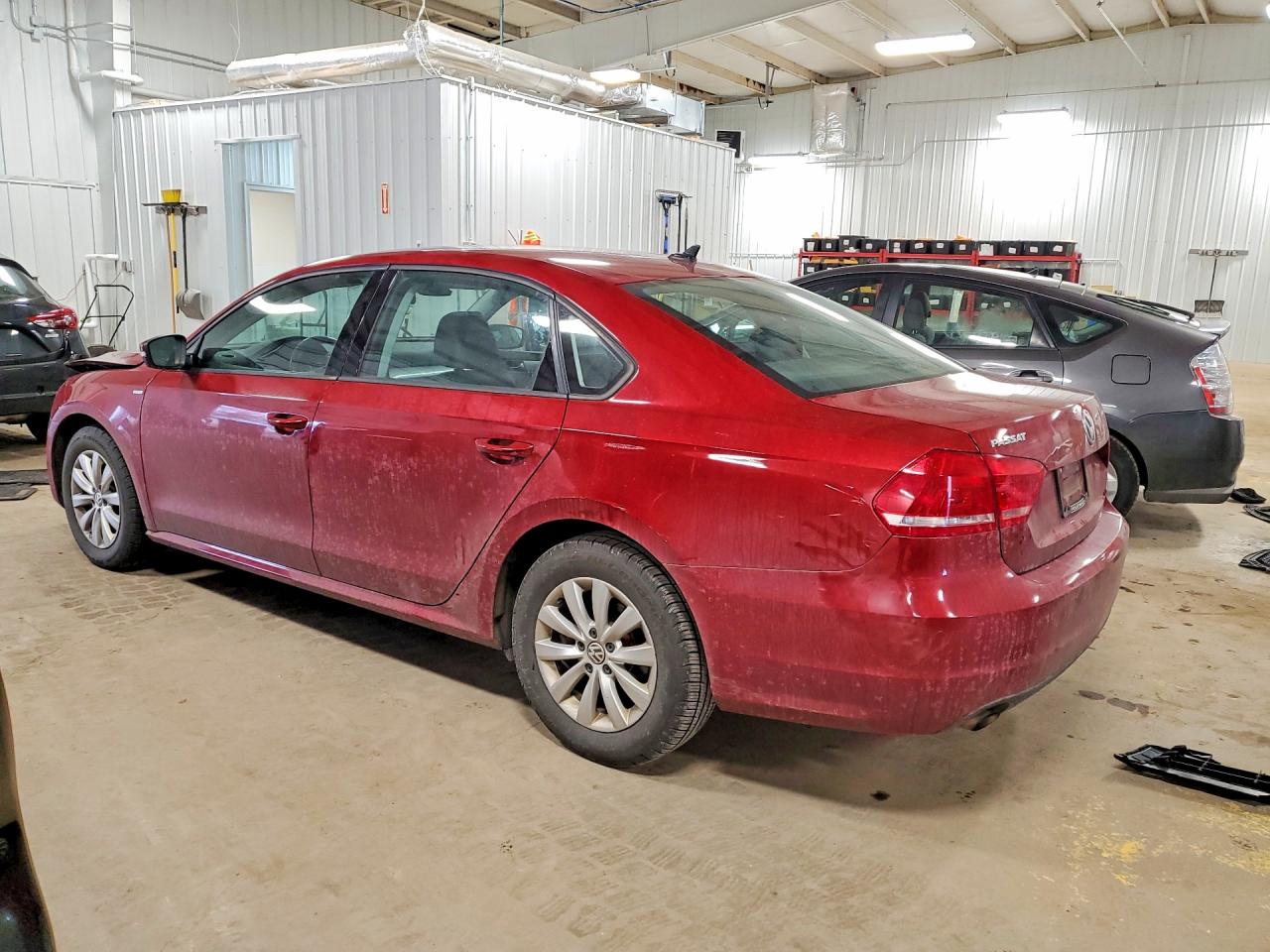 2015 VOLKSWAGEN PASSAT S photo 2