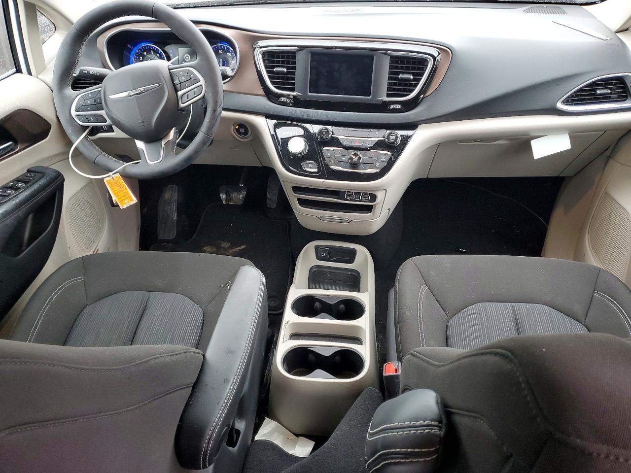 2024 CHRYSLER VOYAGER LX photo 22