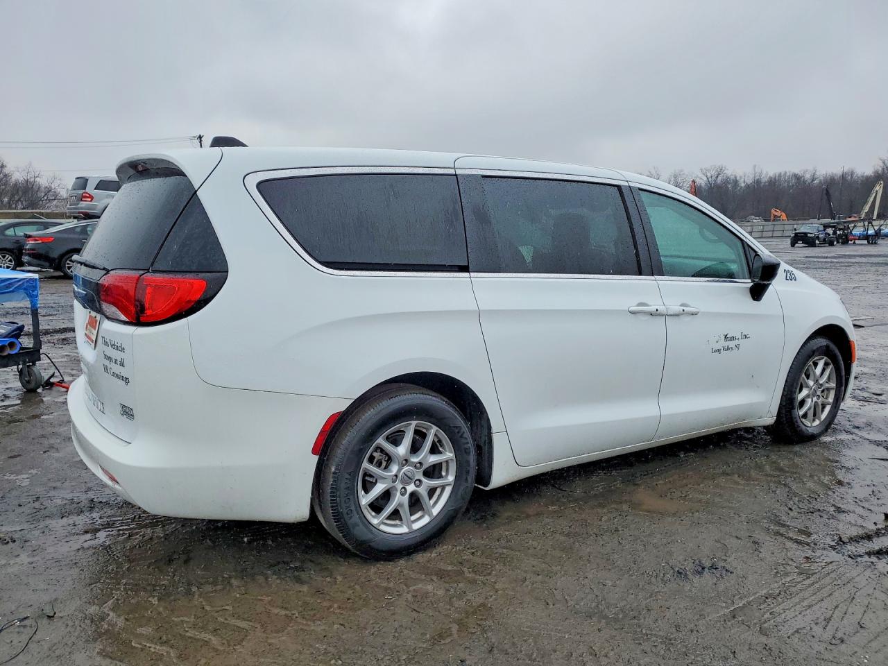 2024 CHRYSLER VOYAGER LX photo 7