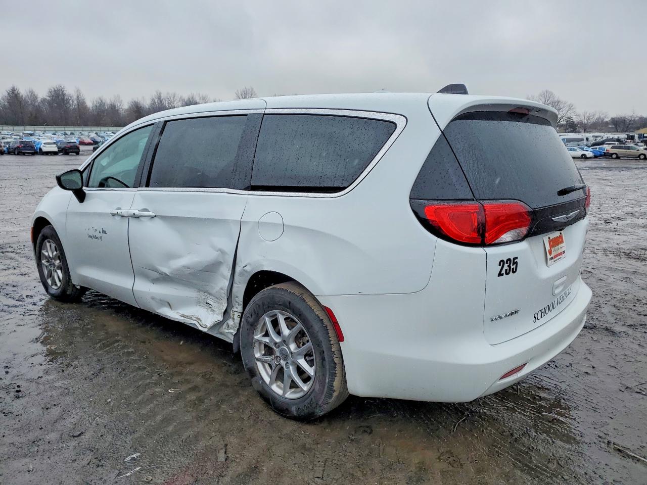 2024 CHRYSLER VOYAGER LX photo 4