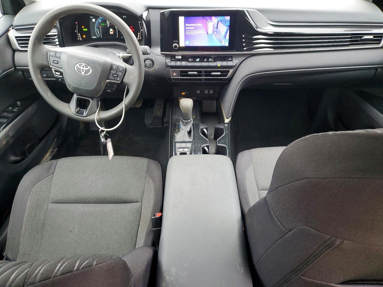 2025 TOYOTA CAMRY LE photo 8