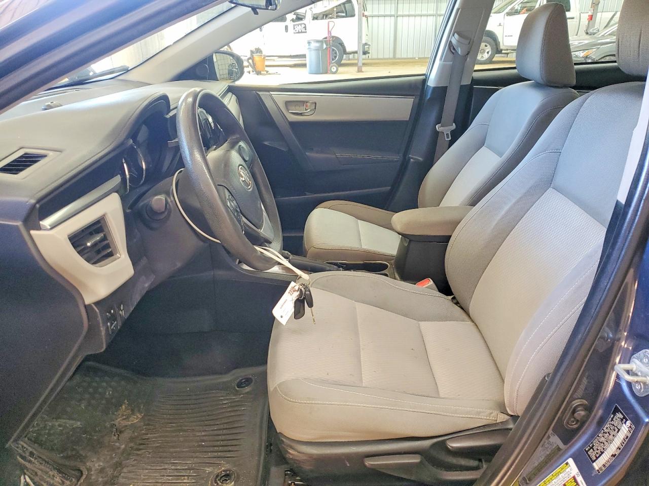 2015 TOYOTA COROLLA LE photo 13