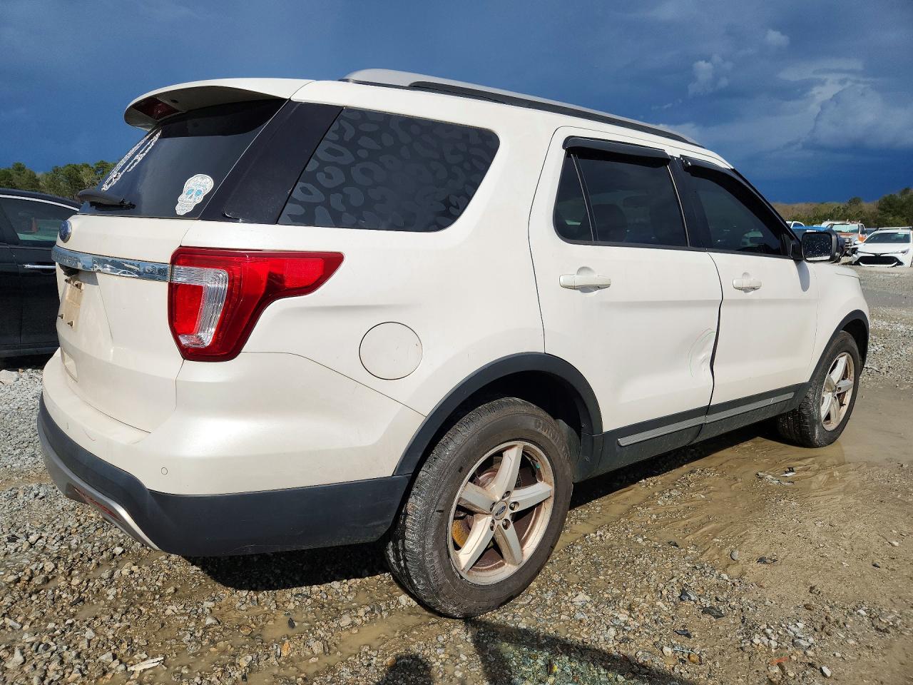2017 FORD EXPLORER XLT photo 5