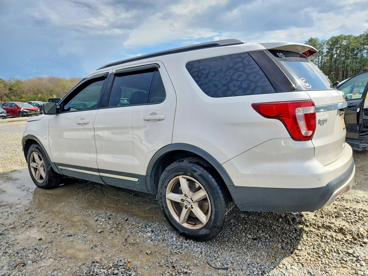 2017 FORD EXPLORER XLT photo 3