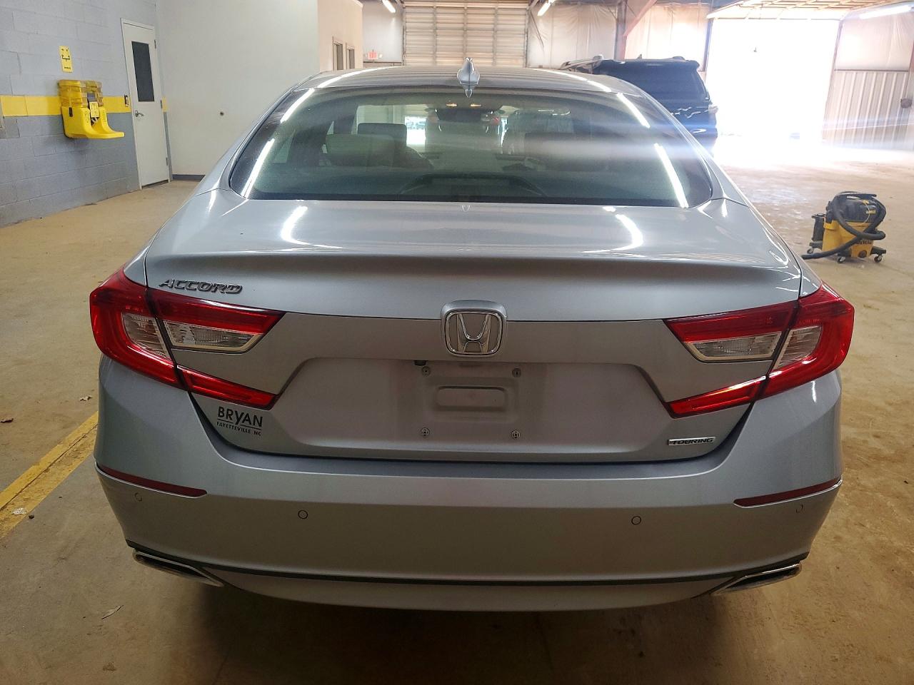 2018 HONDA ACCORD TOURING photo 6