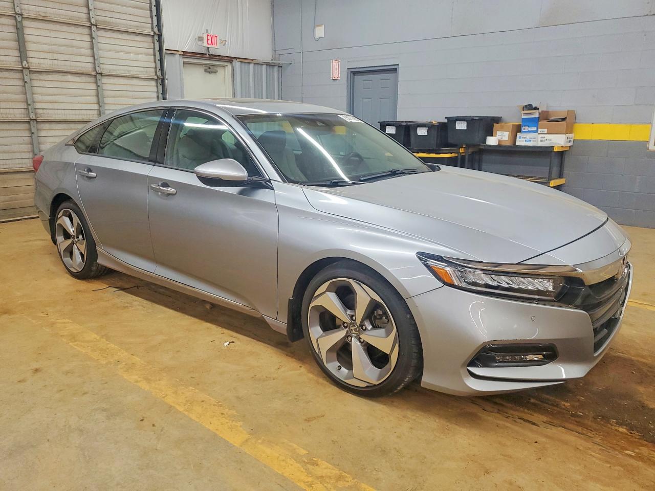 2018 HONDA ACCORD TOURING photo 4