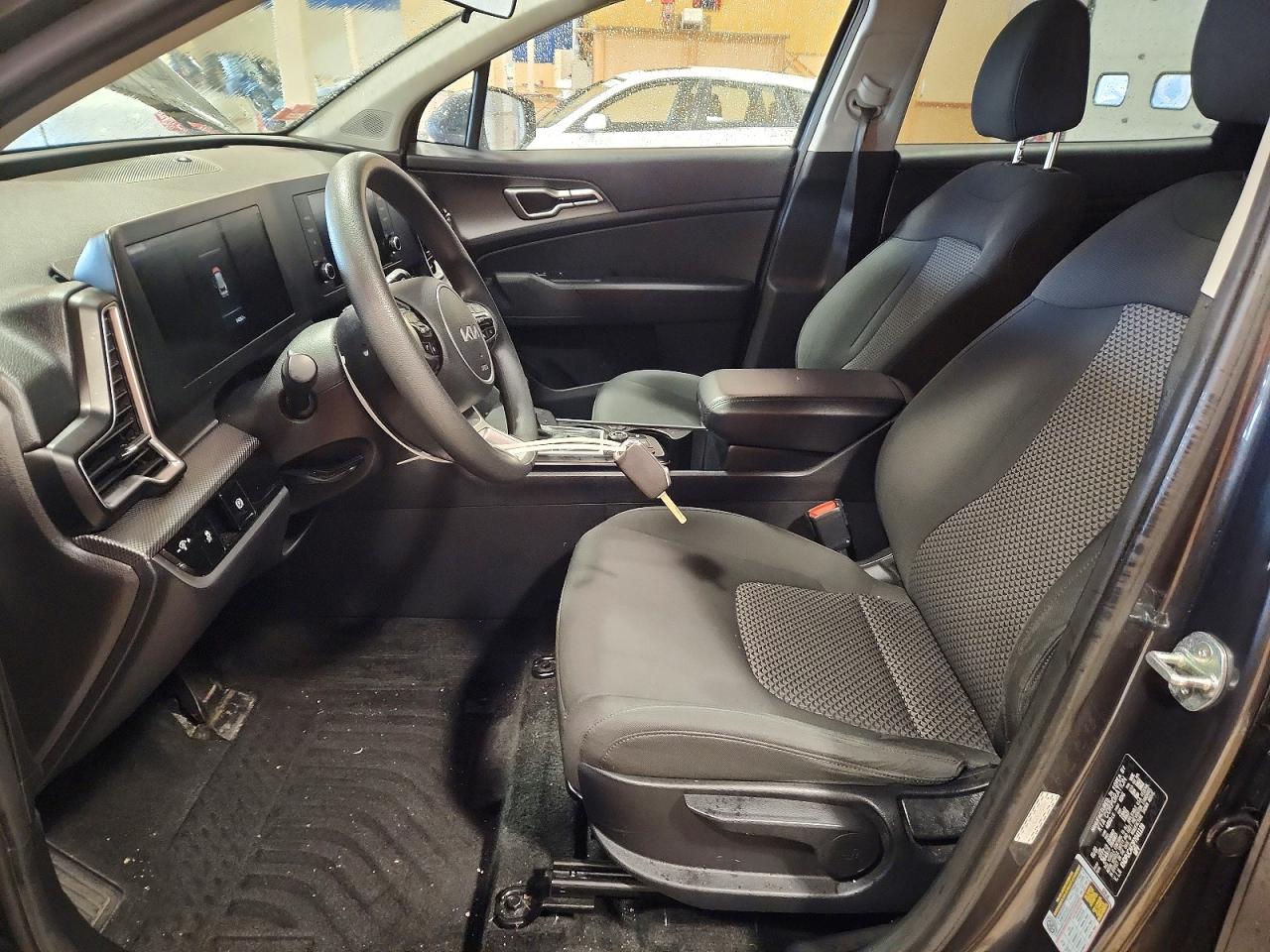 2023 KIA SPORTAGE photo 13