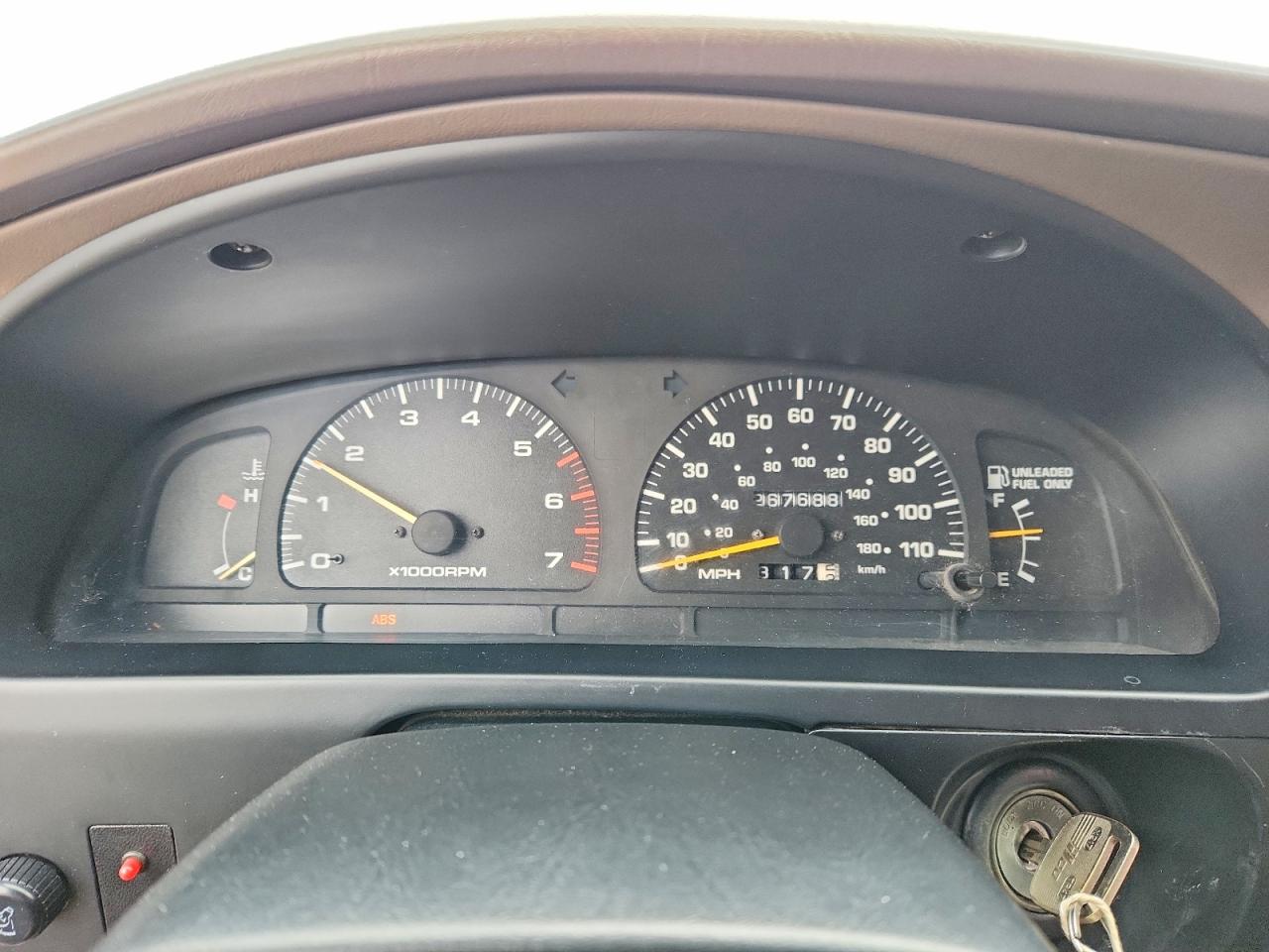 1996 TOYOTA 4RUNNER SR5 photo 9