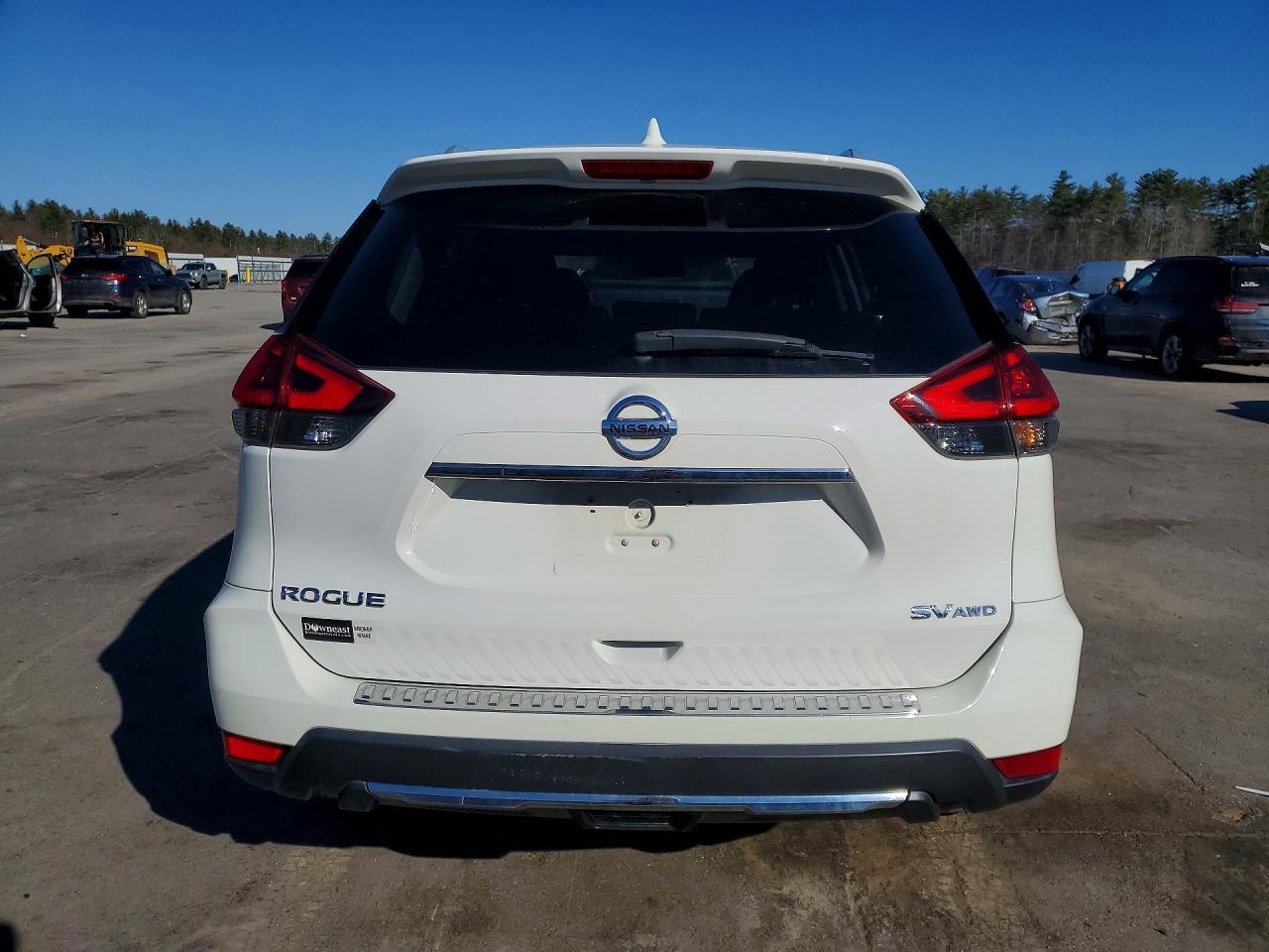 2017 NISSAN ROGUE photo 6
