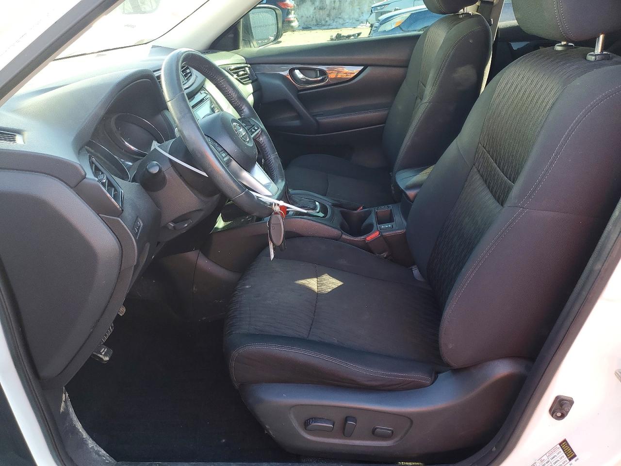 2017 NISSAN ROGUE photo 7