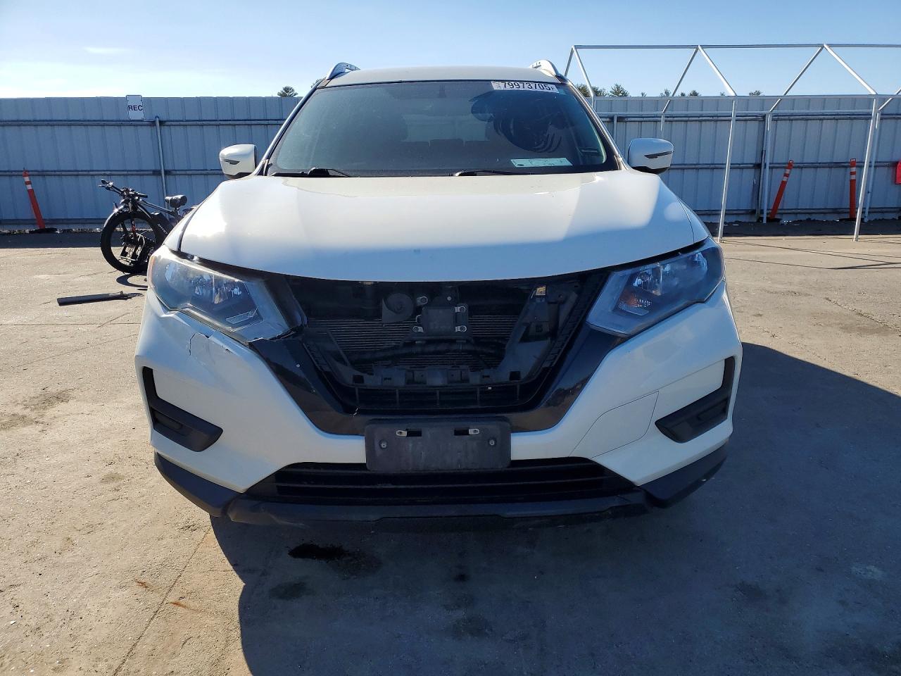 2017 NISSAN ROGUE photo 5