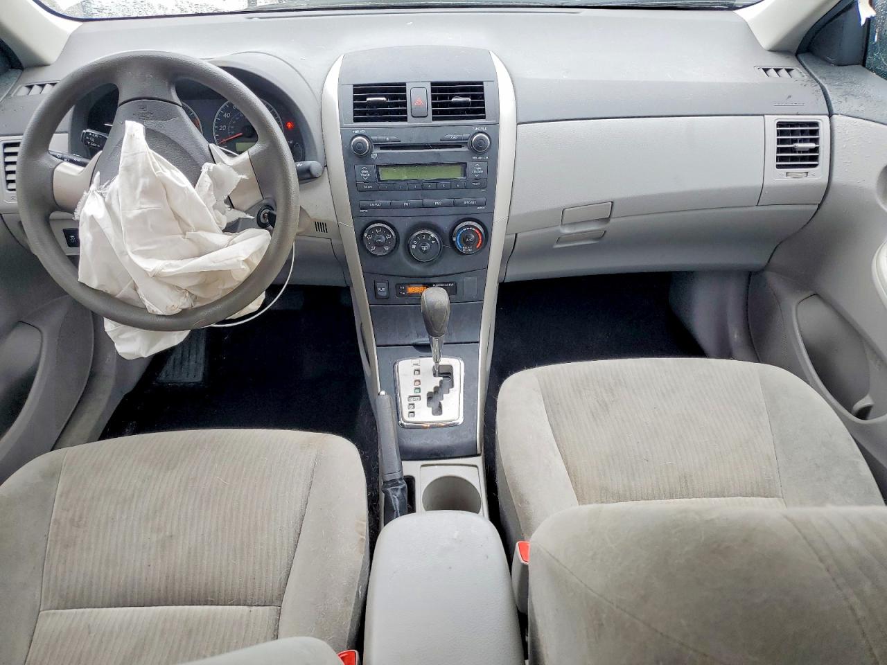 2010 TOYOTA COROLLA LE photo 15