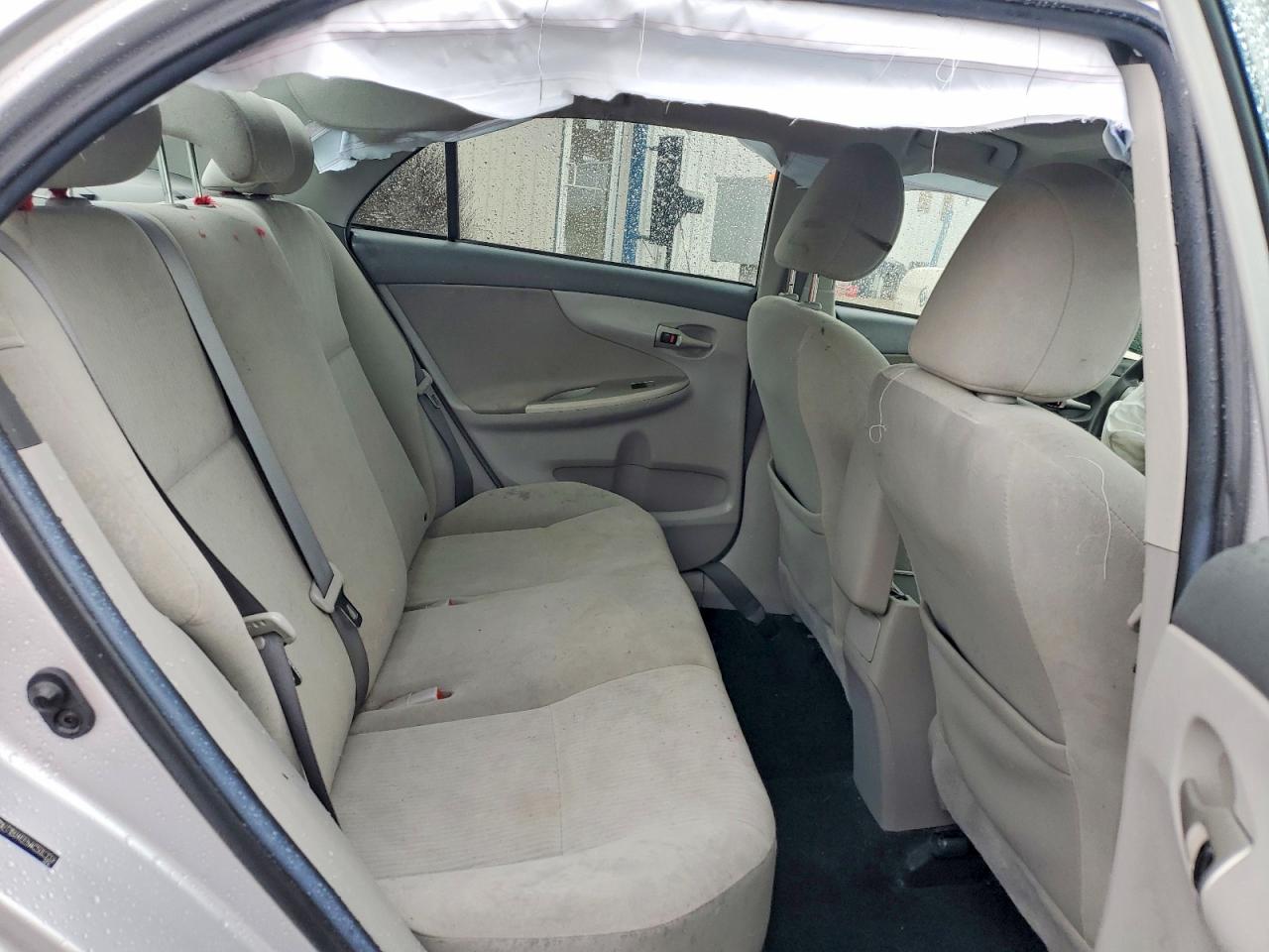 2010 TOYOTA COROLLA LE photo 19