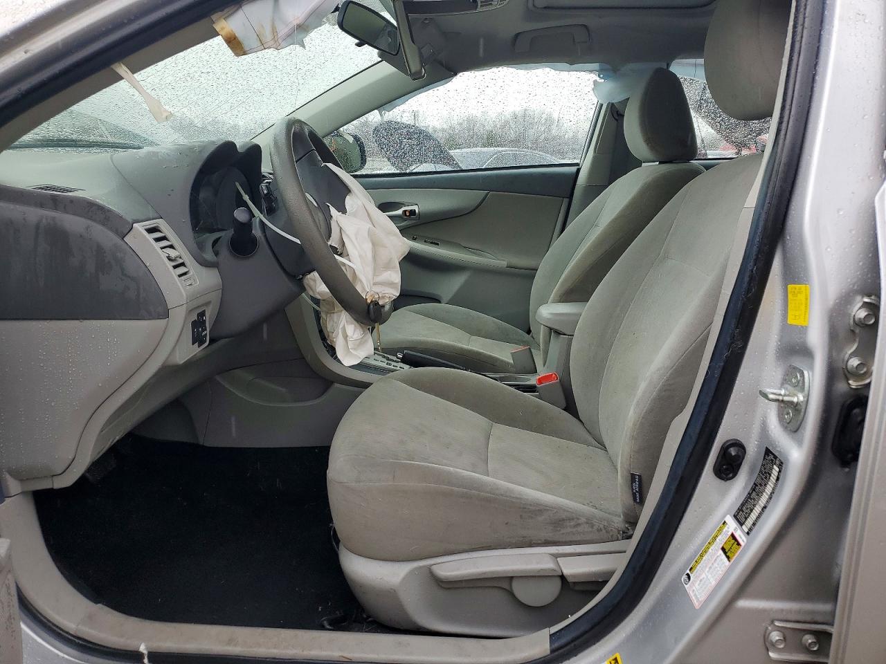 2010 TOYOTA COROLLA LE photo 13