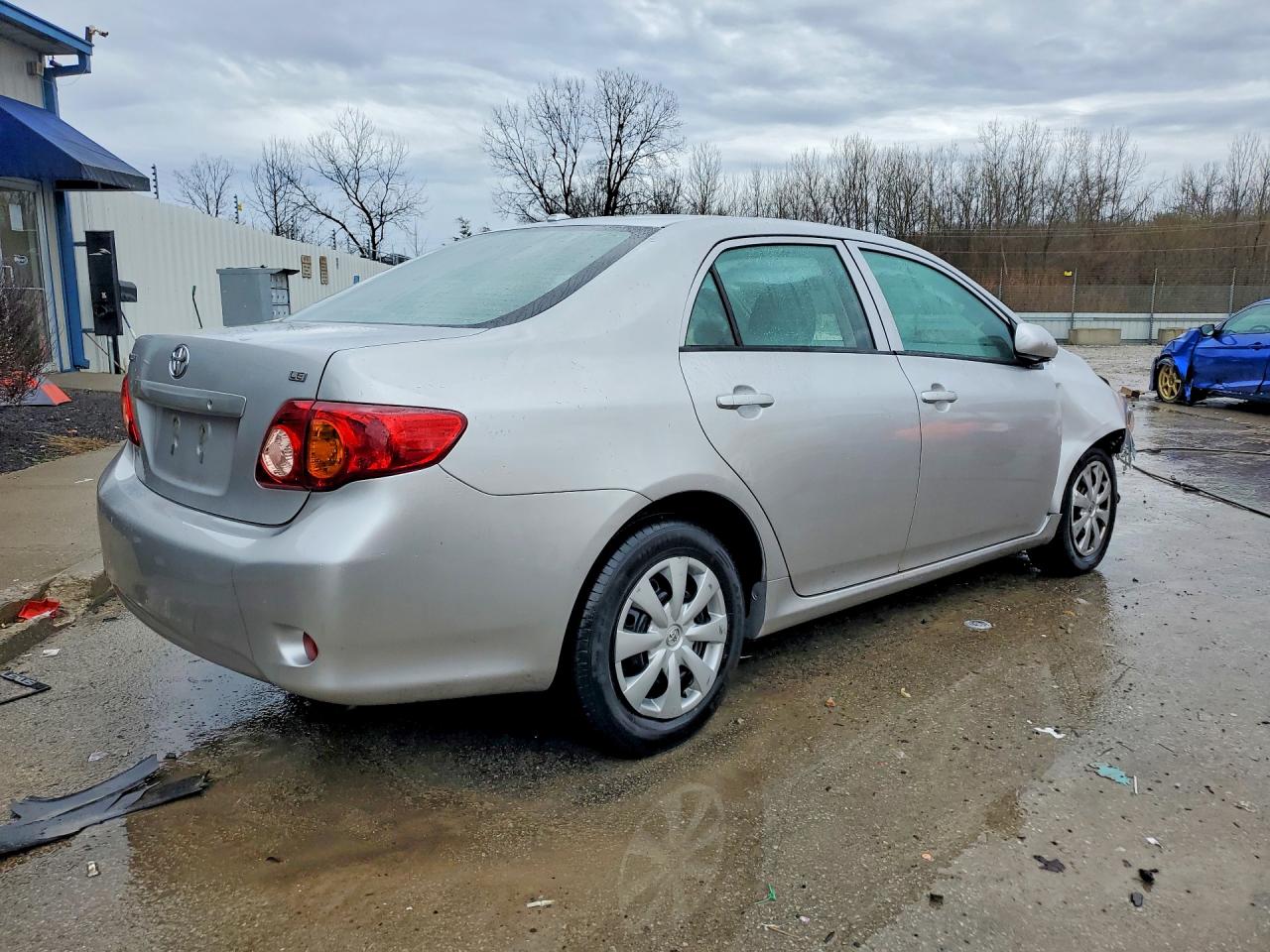 2010 TOYOTA COROLLA LE photo 5