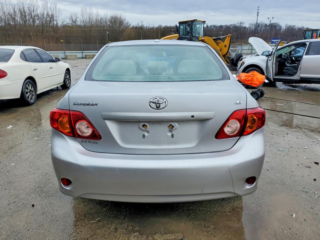 2010 TOYOTA COROLLA LE photo 11