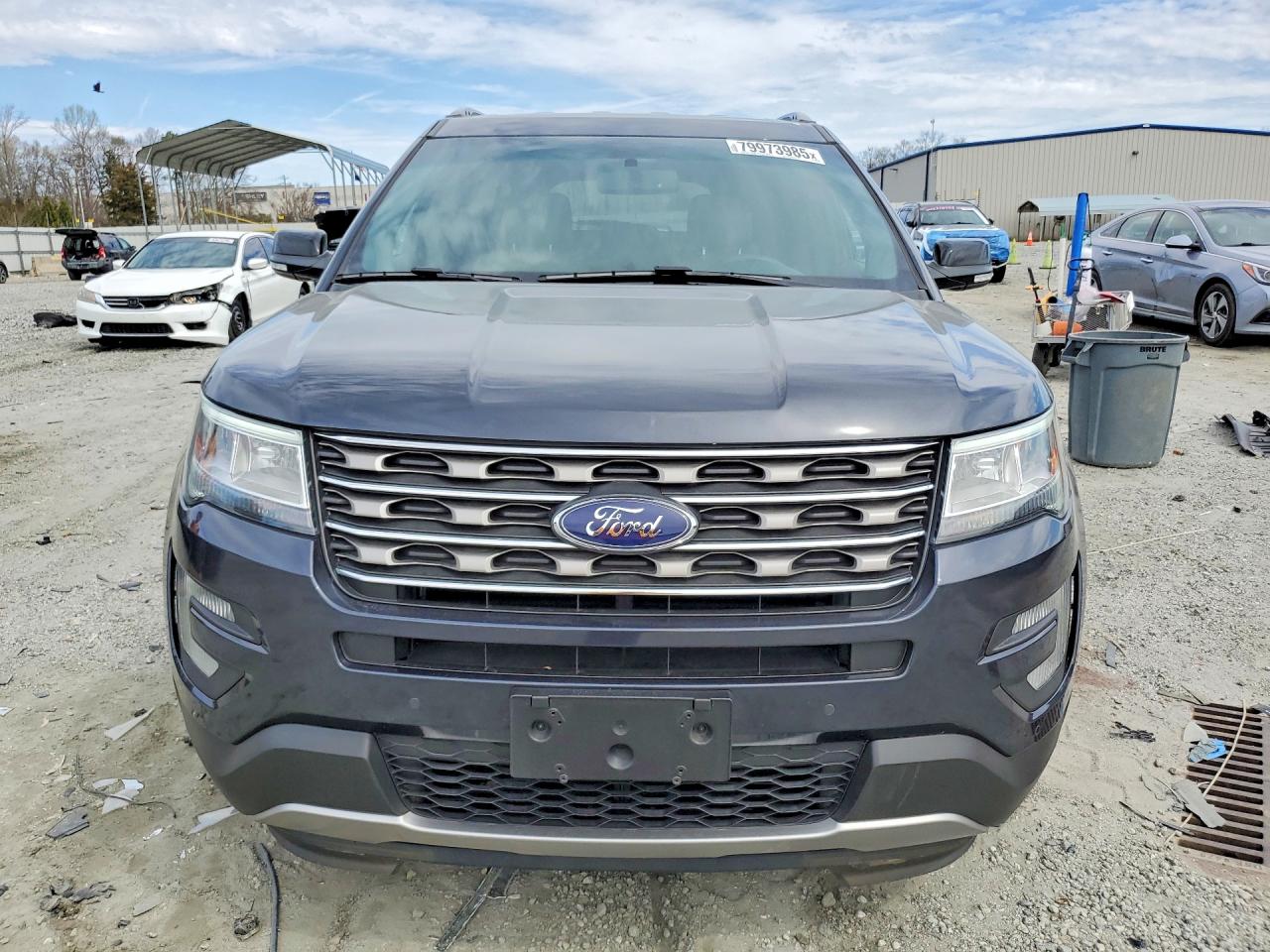 2017 FORD EXPLORER XLT photo 5