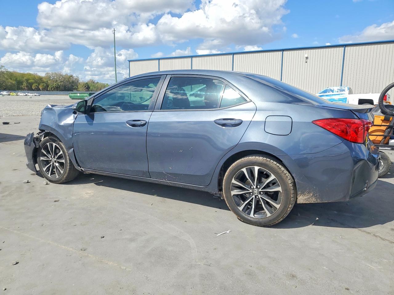 2019 TOYOTA COROLLA SE photo 3