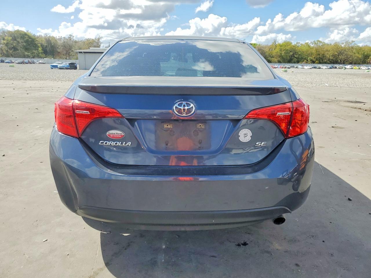 2019 TOYOTA COROLLA SE photo 11