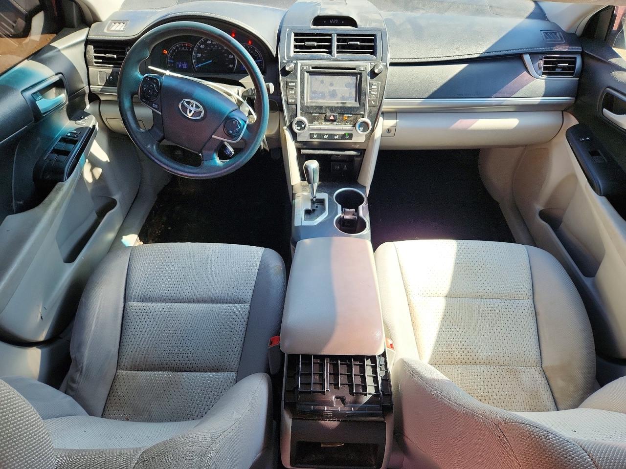 2014 TOYOTA CAMRY LE photo 8