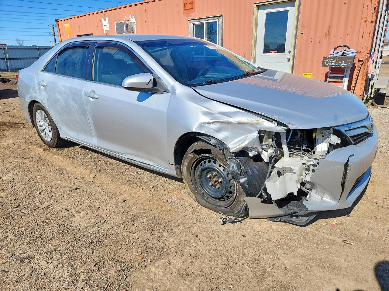2014 TOYOTA CAMRY LE photo 4
