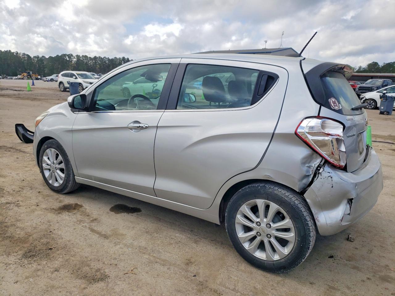 2017 CHEVROLET SPARK 2LT photo 4