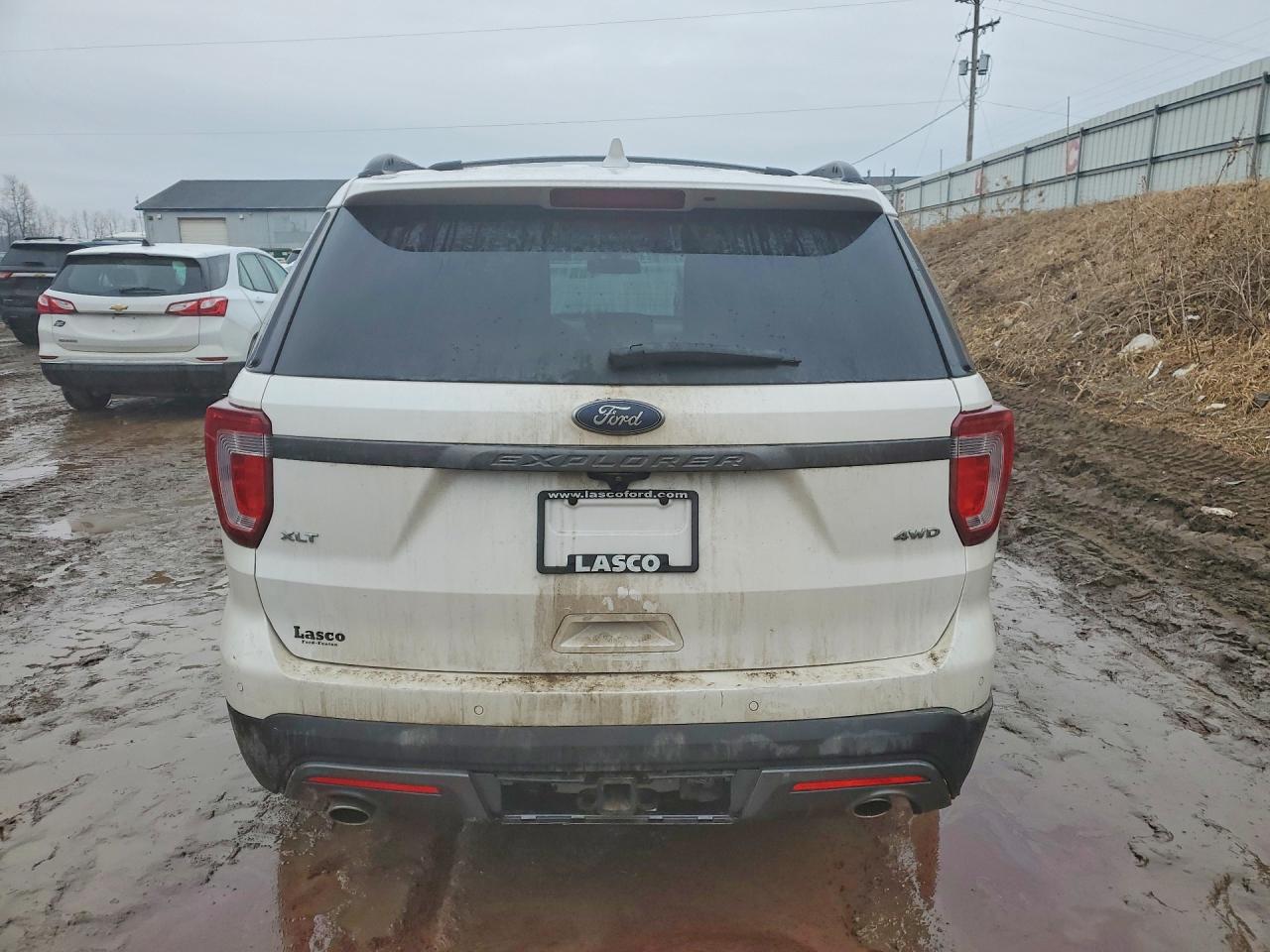 2017 FORD EXPLORER photo 6