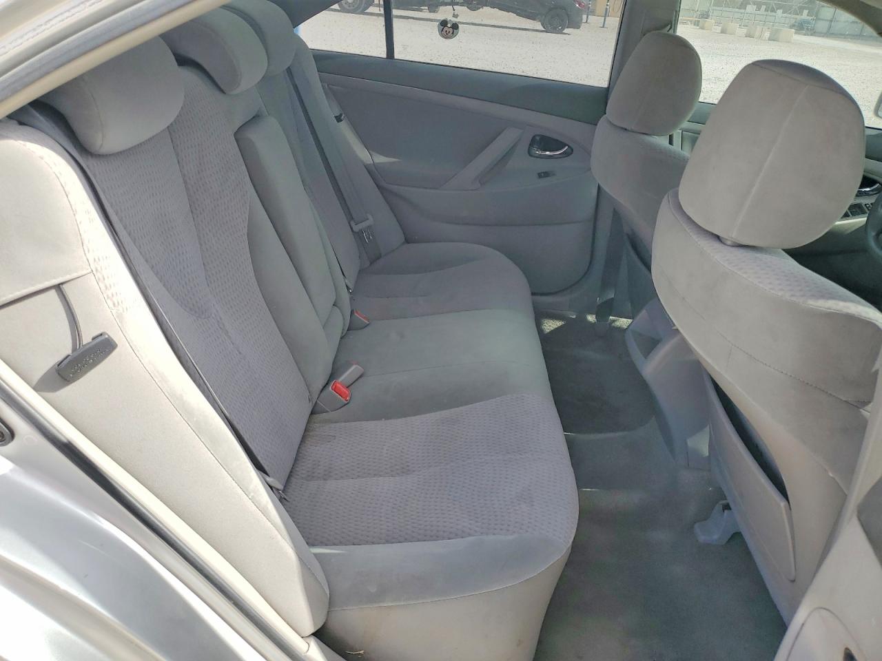 2011 TOYOTA CAMRY LE photo 10