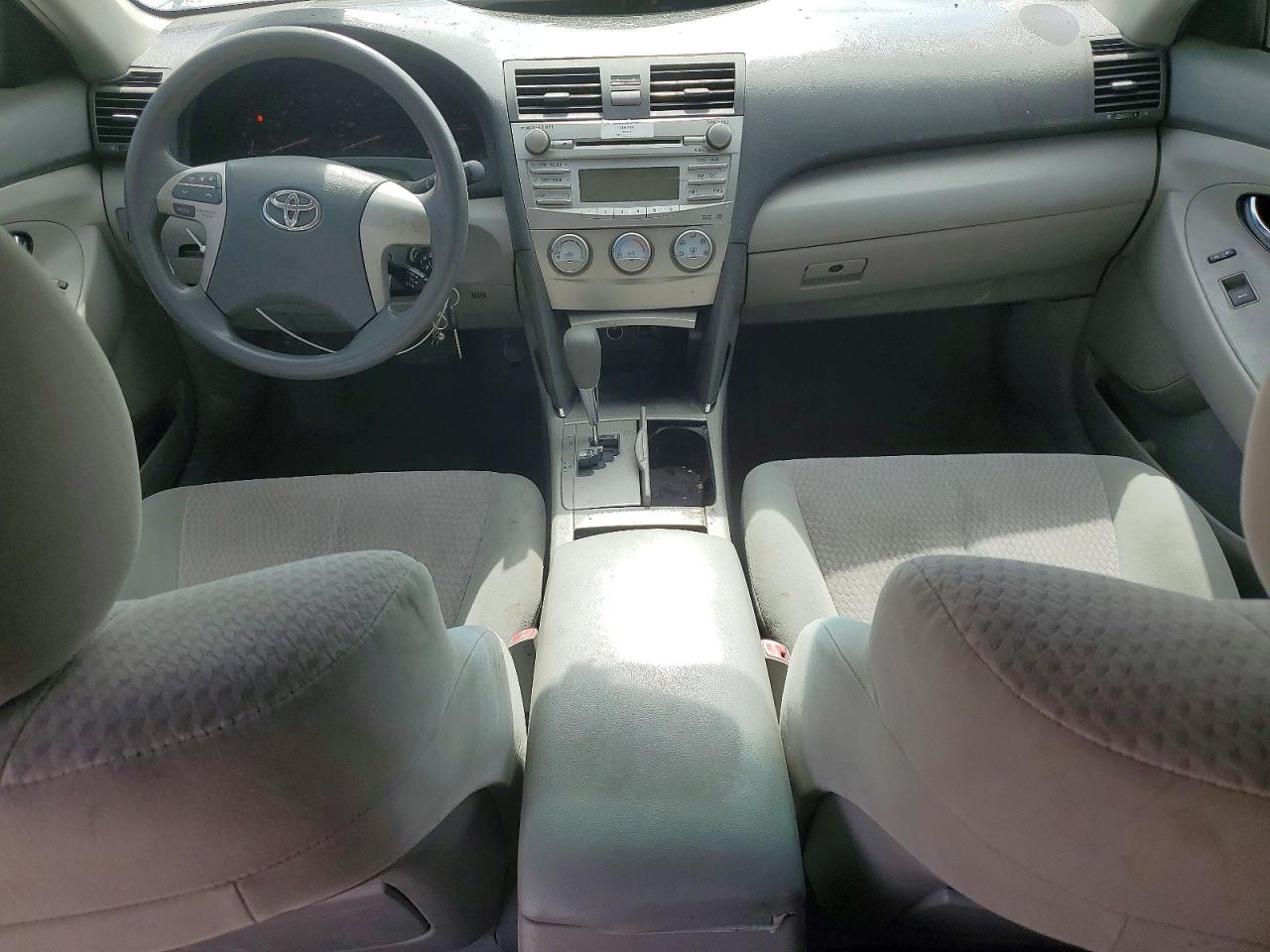 2011 TOYOTA CAMRY LE photo 8