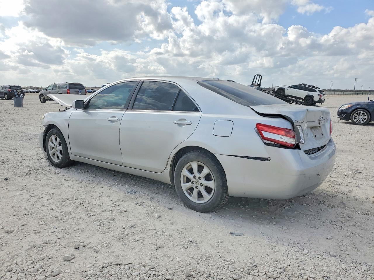 2011 TOYOTA CAMRY LE photo 2