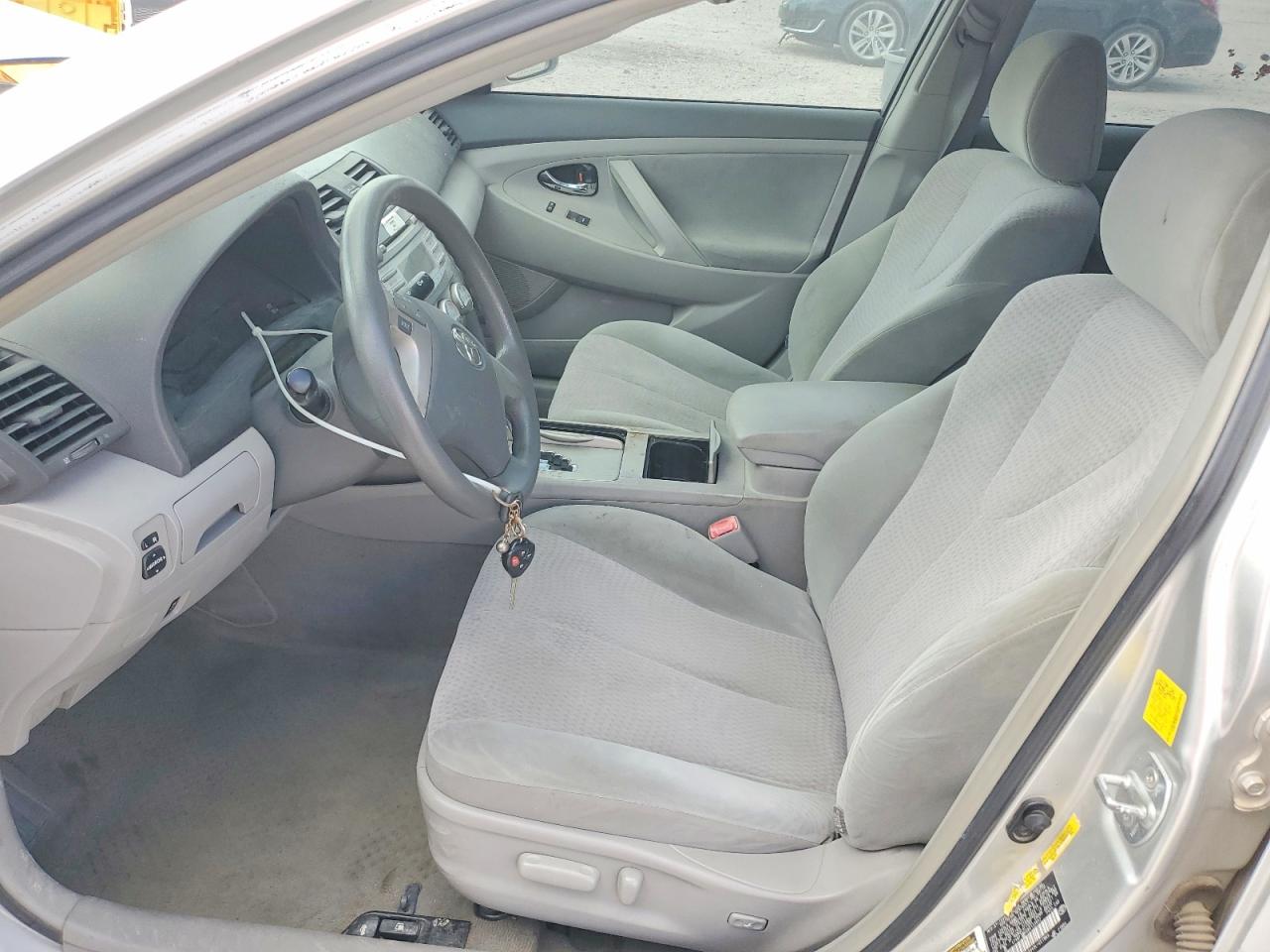 2011 TOYOTA CAMRY LE photo 7