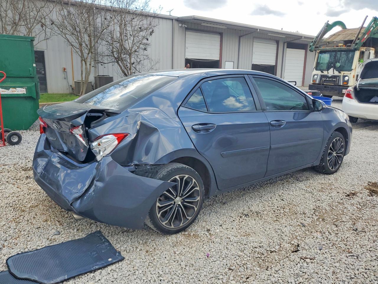 2016 TOYOTA COROLLA photo 3