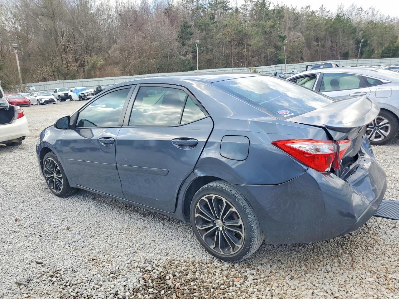 2016 TOYOTA COROLLA photo 2