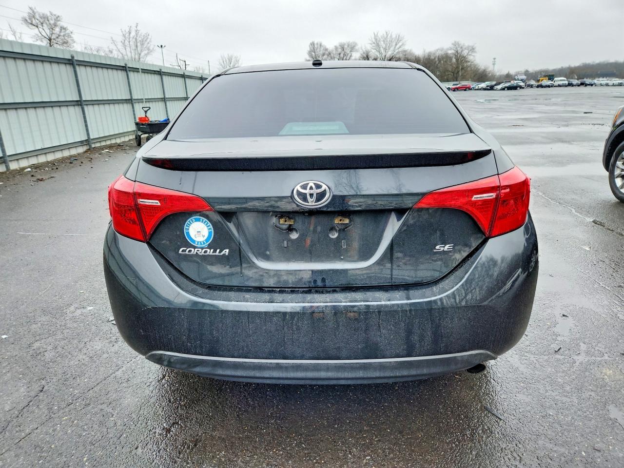 2017 TOYOTA COROLLA photo 6