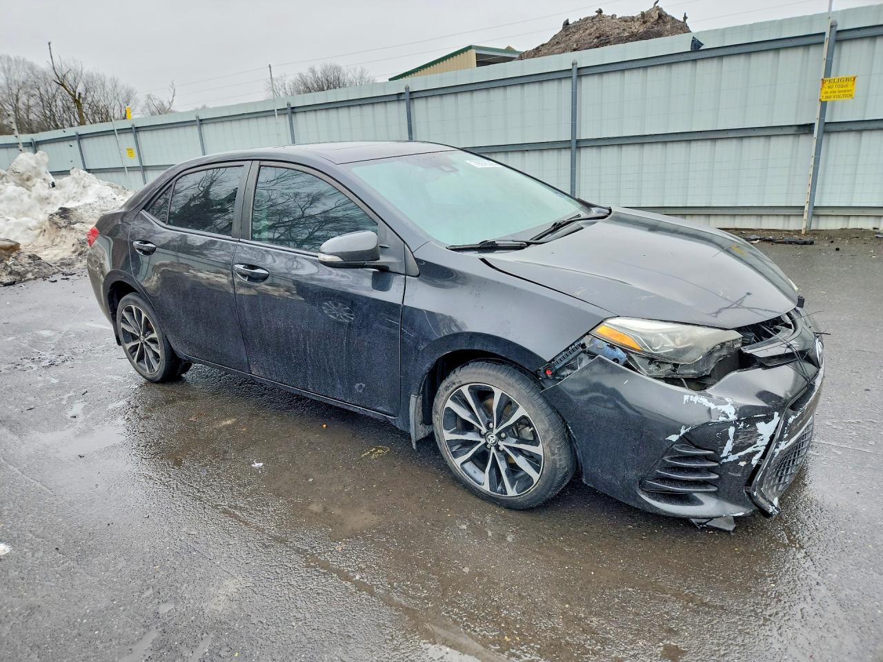 2017 TOYOTA COROLLA photo 4