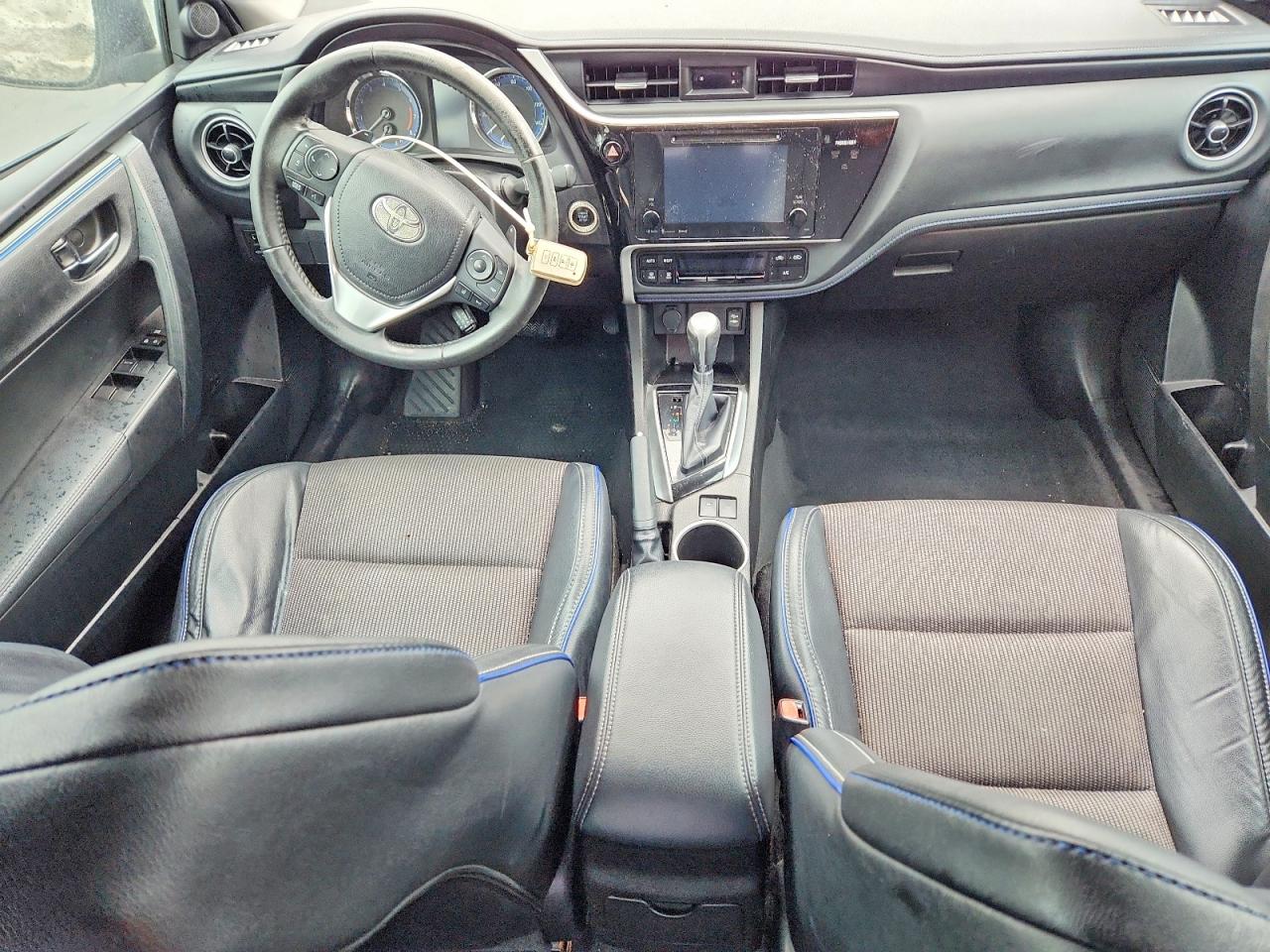 2017 TOYOTA COROLLA photo 8