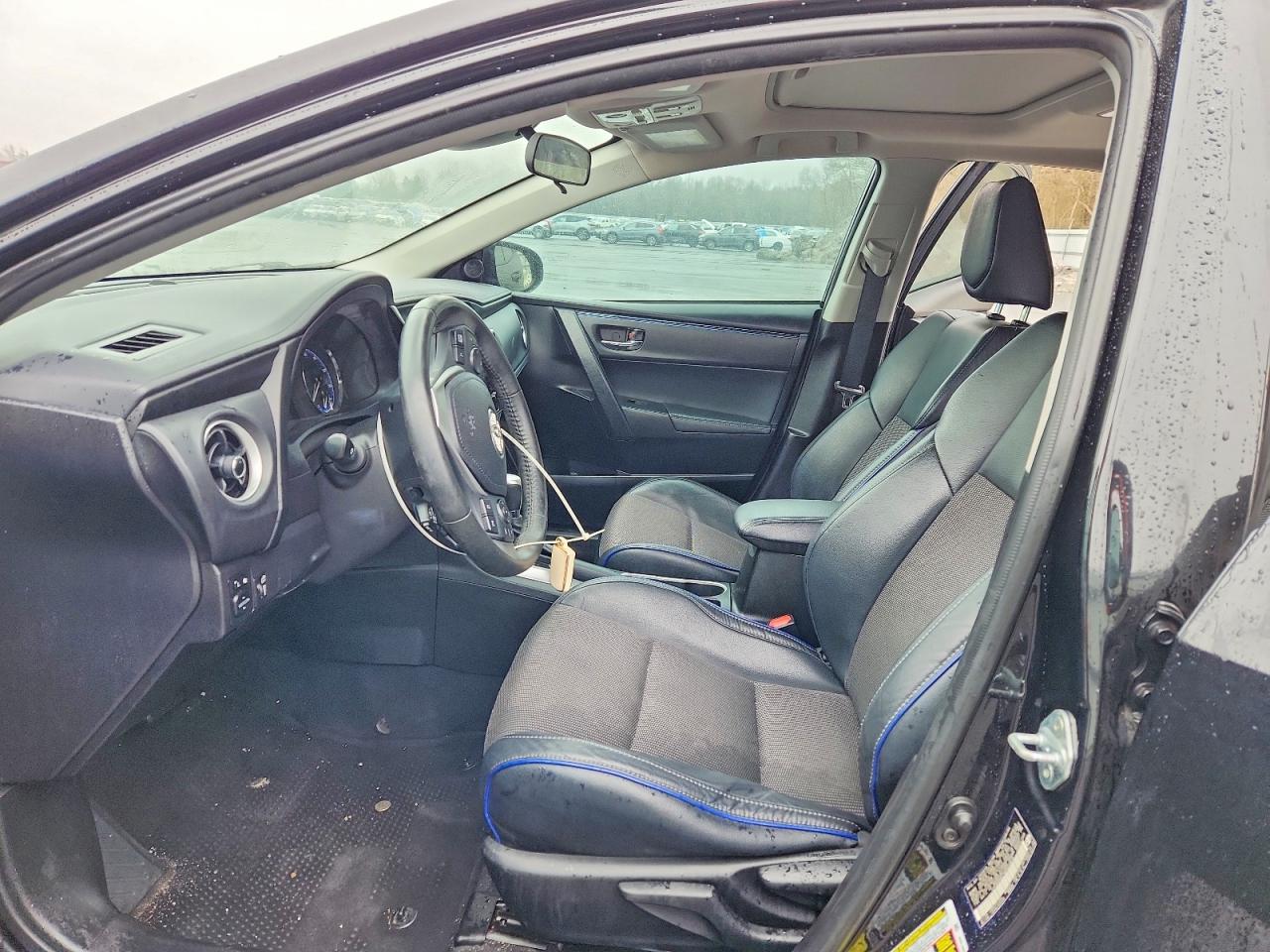 2017 TOYOTA COROLLA photo 7