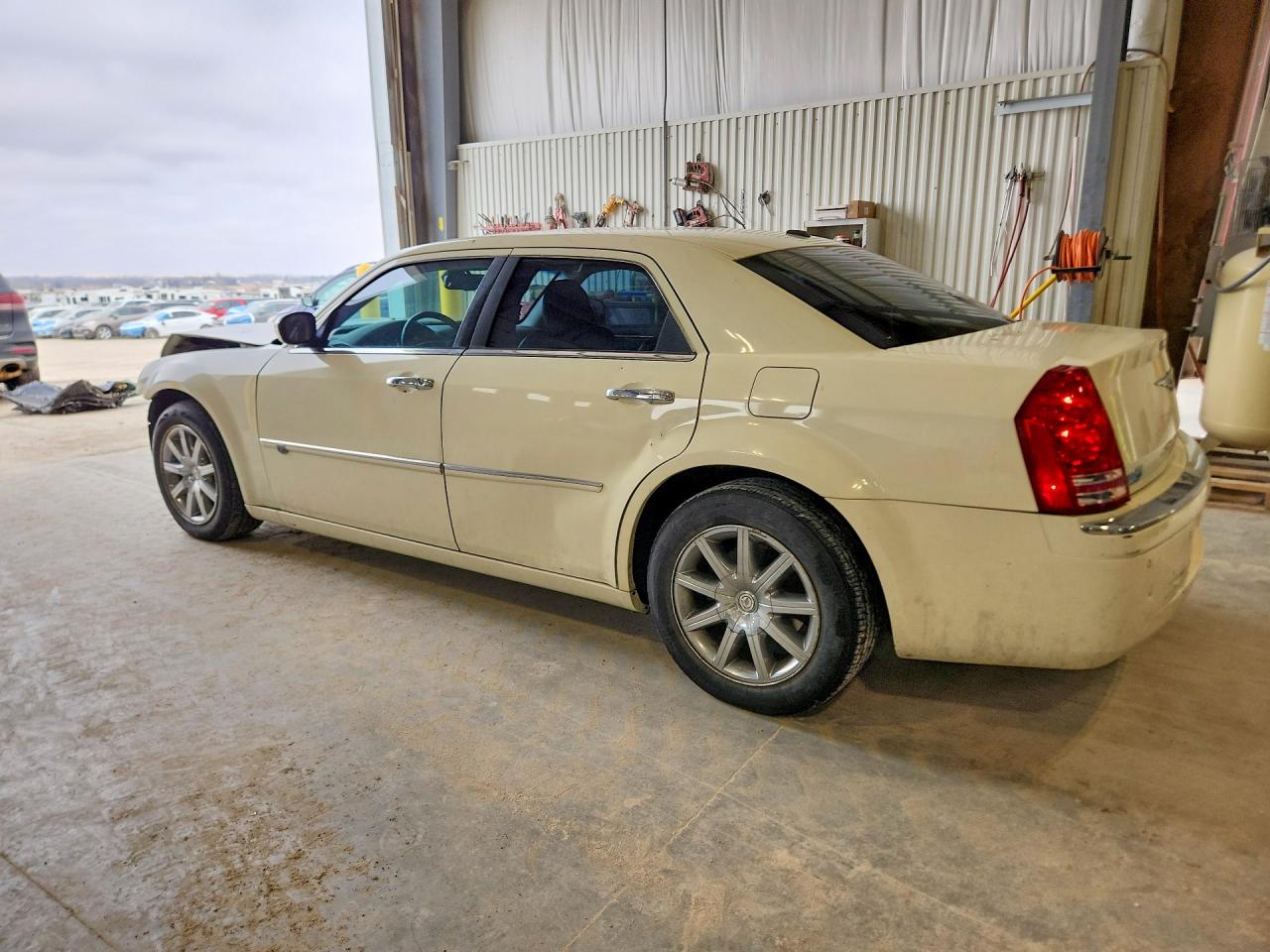 2009 CHRYSLER 300C photo 2