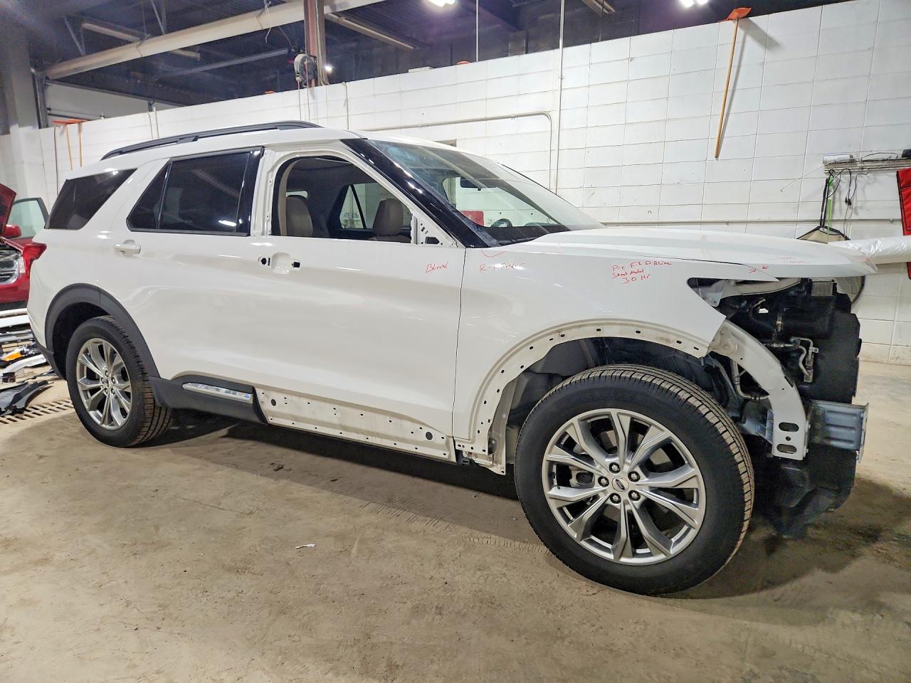 2020 FORD EXPLORER XLT photo 10