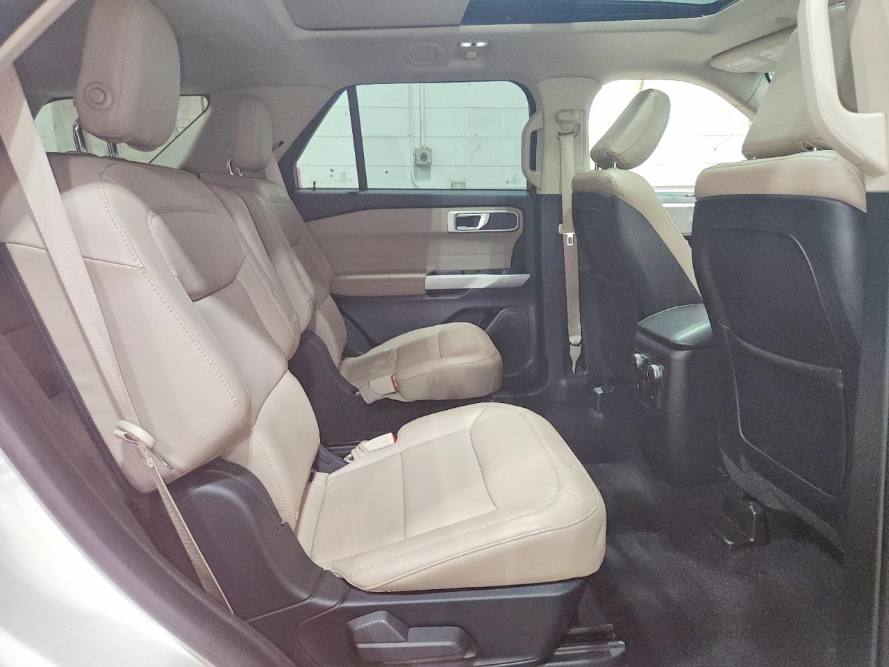2020 FORD EXPLORER XLT photo 31